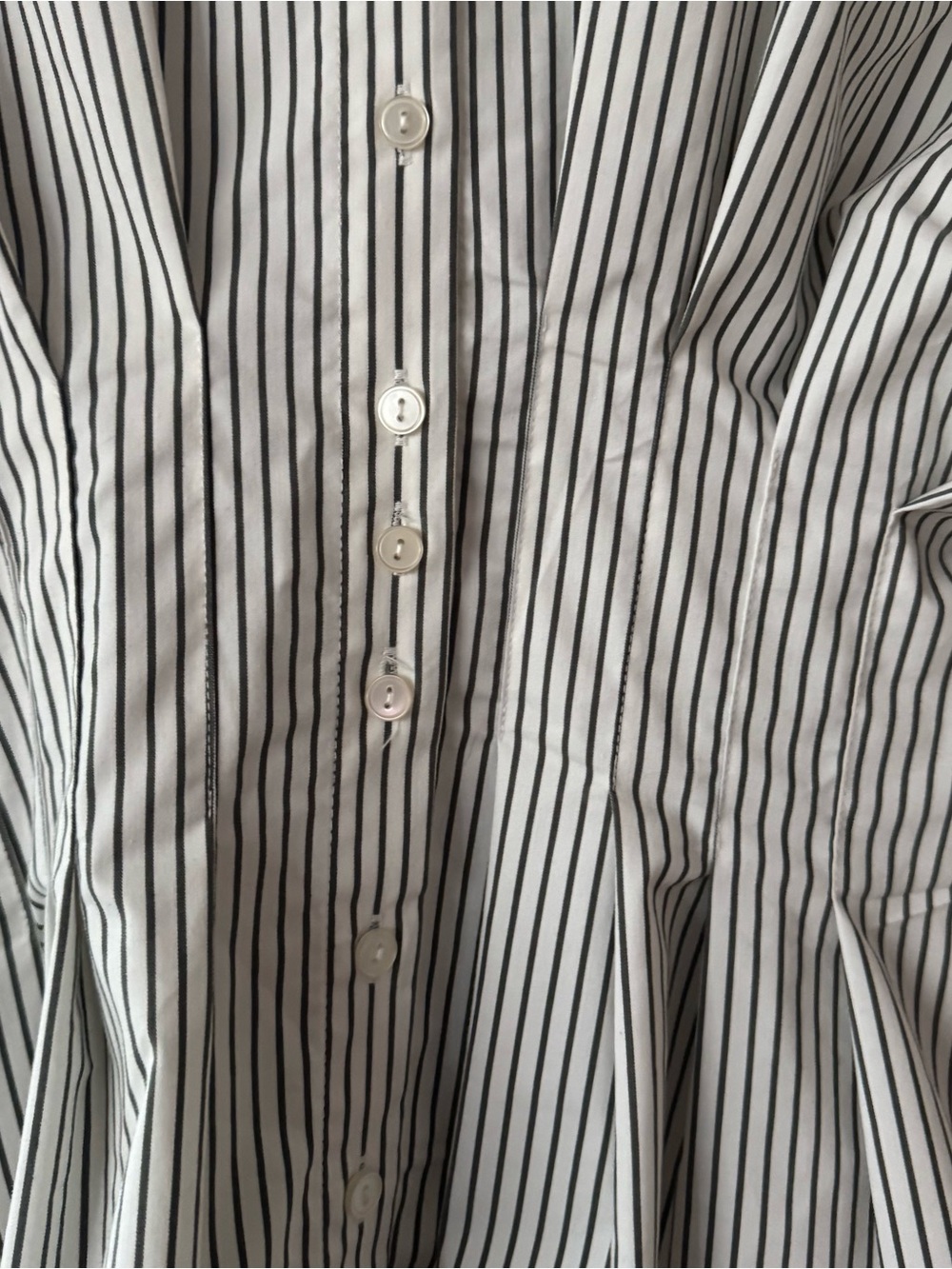 Tobie Short-Sleeve Pleated Blouse by Exquise - Picture 4 of 10